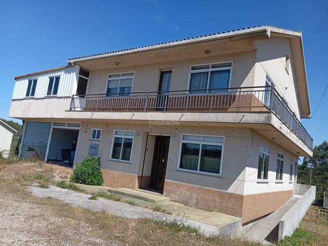 Casa en venta en Coristanco. Casa para entrar a vivir con bar debajo en Campelo, Coristanco. Casas.