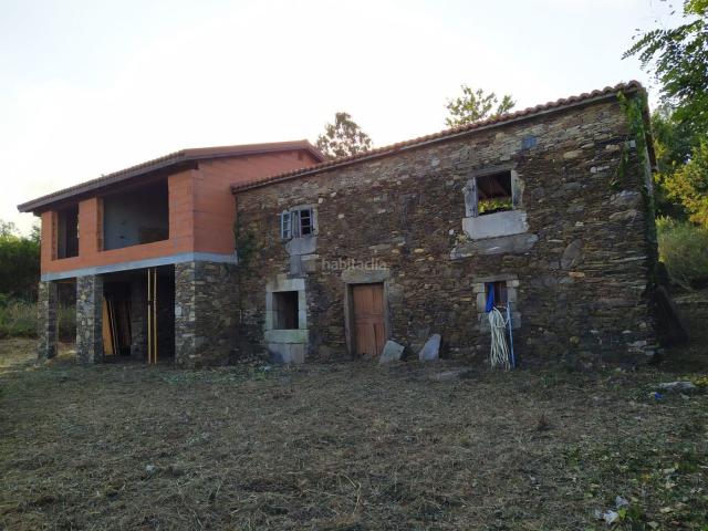 Casa en venta en Coristanco. Se vende casa para restaurar en Rececinde, Coristanco. Casas.