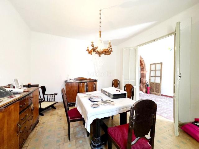 Casa en venta en Corpa. Oportunidad! Gran chalet en la localidad de Corpa para reformar a tu gusto. Casas.