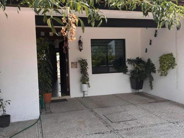 CASA EN VENTA TRES RECÁMARAS Y ÁREA DE TV. EN CORREGIDORA QUERETARO