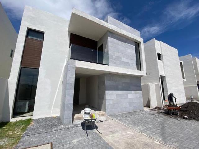 CASA EN VENTA EN CORREGIDORA