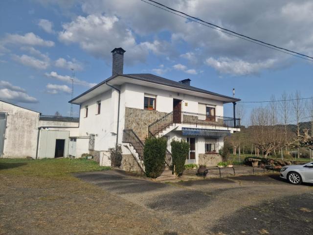 Casa en venta en Arzúa. Espectacular propiedad a escasos 500 metros del Camino de Santiago en A Castañeda Arzúa. Casas.