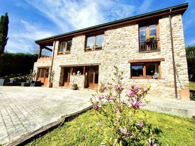 Casa en venta en Corvera de Toranzo. Casa de piedra en Borleña luminosa, espaciosa y naturaleza. Casas Corvera de.
