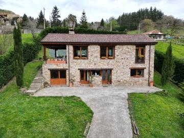 Esponzues, Cantabria - Jardín, Gimnasio