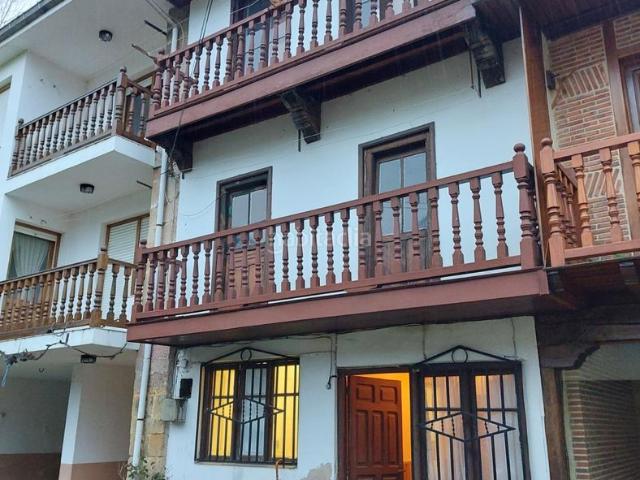 Casa en venta en Corvera de Toranzo. Encantadora casa para reformar interiormente con el tejado arreglado en Alceda. Casas Corvera de.