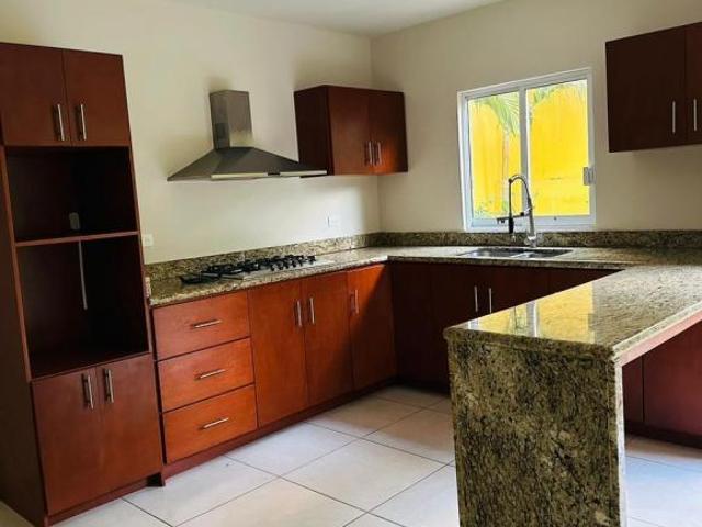 Casa en venta en coto Los Pinos