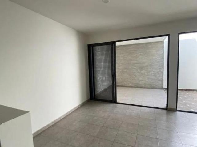 Casa en Venta en coto La Bella. Muy cercana a punto sur