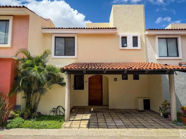 Casa en Venta en Coto sobre Avenida Inglaterra | 3 Recámaras
