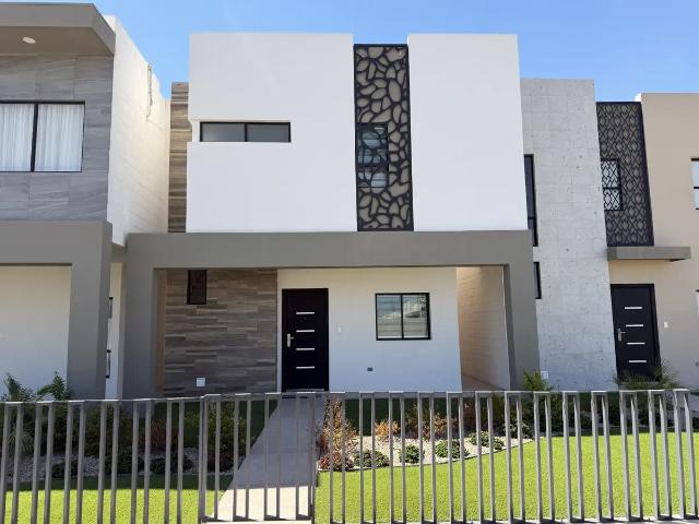 CASA EN VENTA EN COTO SUR MODELO SIERRA