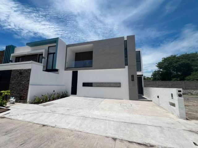 Casa en venta en coto privado zona norte de Colima La Herradura Residencial 3 recamaras 2.5 baños