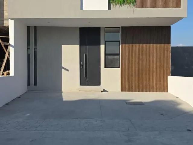 Casa en venta en coto privado con alberca en Villa de Álvarez, Colima