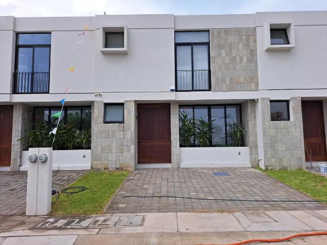 Casa en venta en coto privado con alberca en Manzanillo