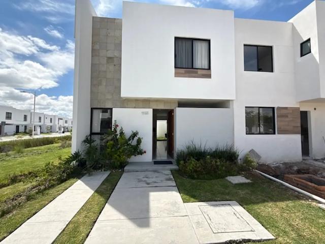 CASA EN VENTA EN COTO RESIDENCIAL AL PONIENTE DE AGUASCALIENTES MODELO Z