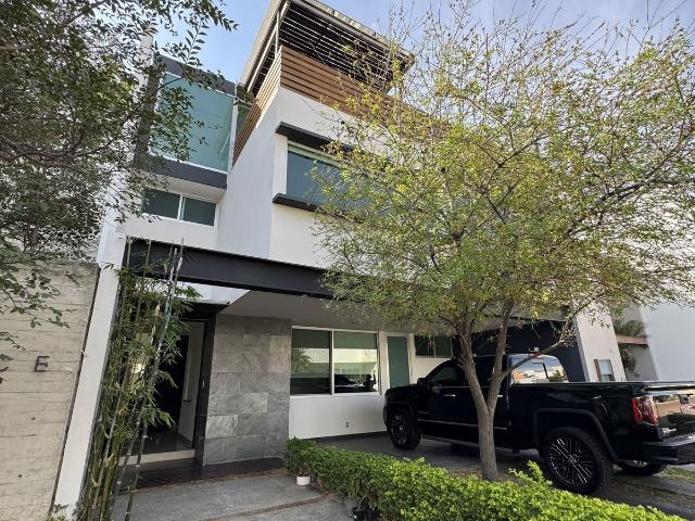 CASA EN VENTA EN COTO VILLA LA CIMA CON ROOF