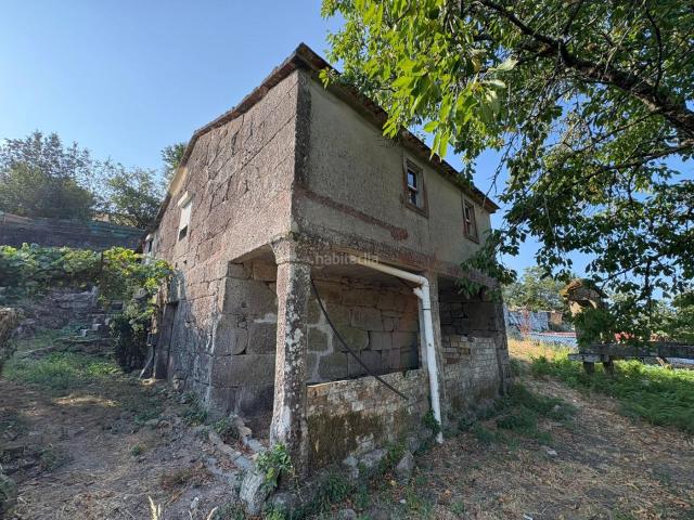 Casa en venta en Covelo O. Casa de piedra para reformar, 3 dormitorios, zona alta y soleada, parcela 1033.m2. Casas Covelo.