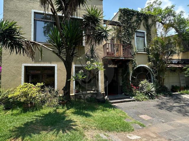 CASA EN VENTA EN COYOACAN, AMPLIO JARD?N Y CASA SECUNDARIA
