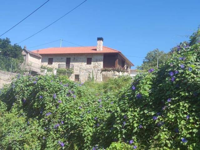 Casa en venta en Crecente. Espectacular chalet de piedra en Creciente. Casas.