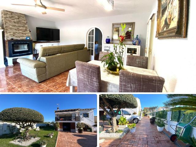 Casa en venta en Creixell Costa Dorada. Chalet a 4 vientos a 80 metros de la playa y el puerto Romano, 3 dormitorios y garaje. Casas.