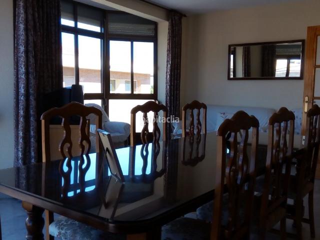 Casa en venta en Daimiel. Casa de 2 plantas. muy buen estado con garaje. Casas.