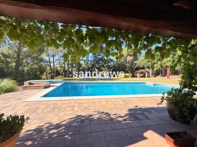Casa en venta en Darnius. Finca en venta en Darnius con piscina y 5.280 m de parcela en plena naturaleza del Alt Empordà. Casas.
