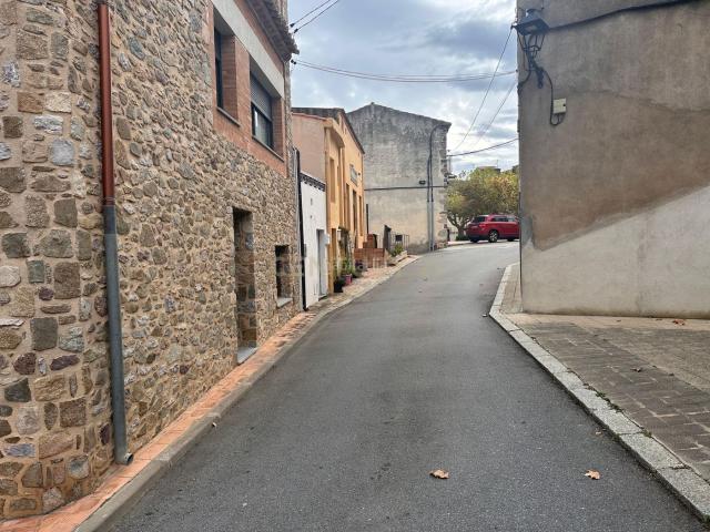 Casa en venta en Darnius. Vivienda alquilada en Darnius. Casas.