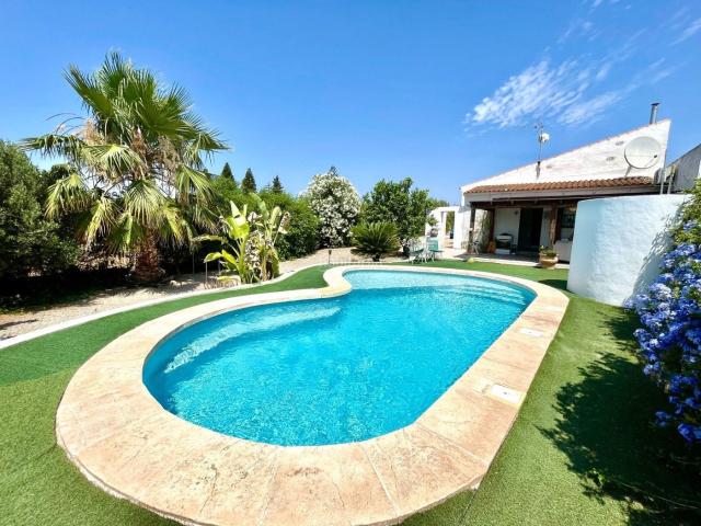 Casa en venta en Daya Nueva. VILLA CON PISCINA PRIVADA EN DAYA NUEVA ALICANTE. Casas Daya.