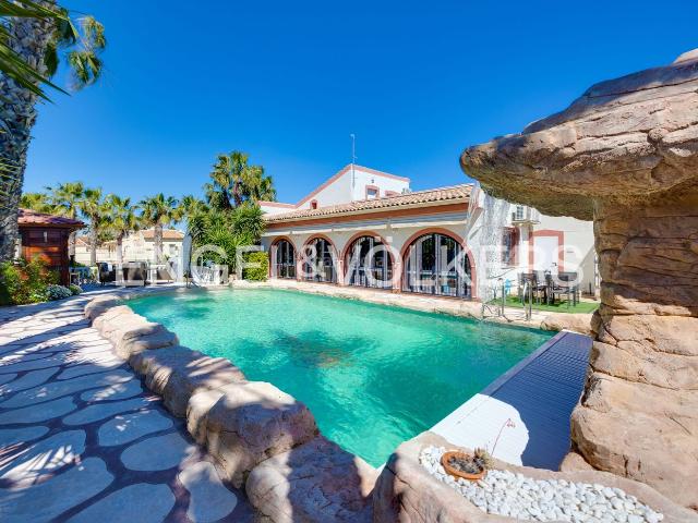 Casa en venta en Daya Vieja. Exclusiva finca de 7.244 m con vivienda de 257 m en Daya Vieja. Casas Daya.