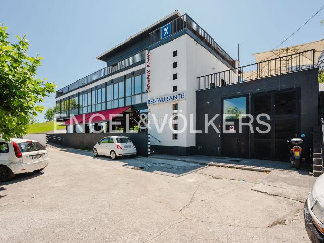 Casa en venta en Deba. Hostal Itziar emblemático barrestaurante en funcionamiento con gran potencial de expansión a hotel en la costa de Gipuzkoa. Casas.