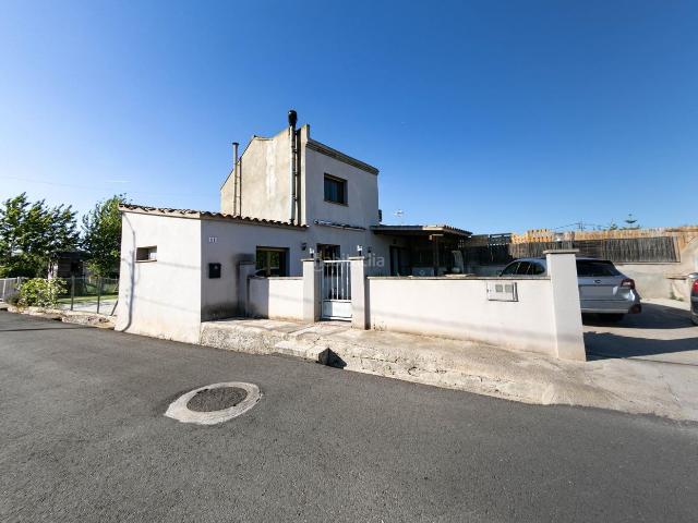 Casa en venta en Deltebre Costa Dorada. Casa Xalet calle Diputació 11 Deltebre. Casas.