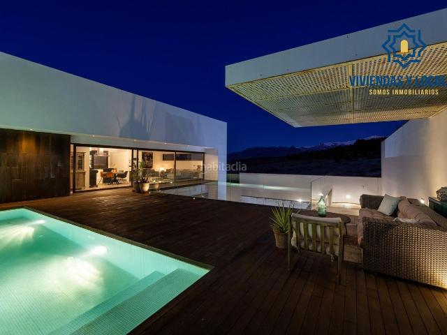 Casa en venta en Dílar. ESPECTACULAR CASA JUNTO A COLEGIO INTERNACIONAL. Casas.