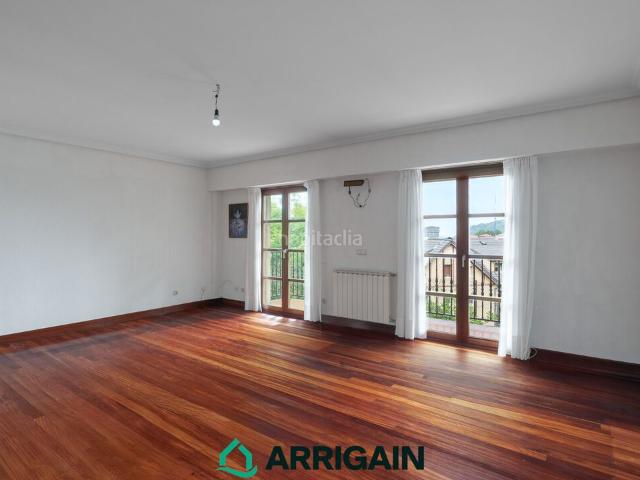 Casa en venta en Donostia San Sebastián, Egia. Se vende villa adosada con buenas vistas en Eguía. Casas Donostia San.