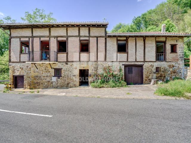 Casa en venta en Donostia San Sebastián, Loiola. CASERÓN CERCANO AL CENTRO DE DONOSTIA. Casas Donostia San.