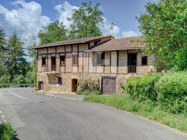Casa en venta en Donostia San Sebastián, Loiola. CASERÓN CERCANO AL CENTRO DE DONOSTIA. Casas Donostia San.