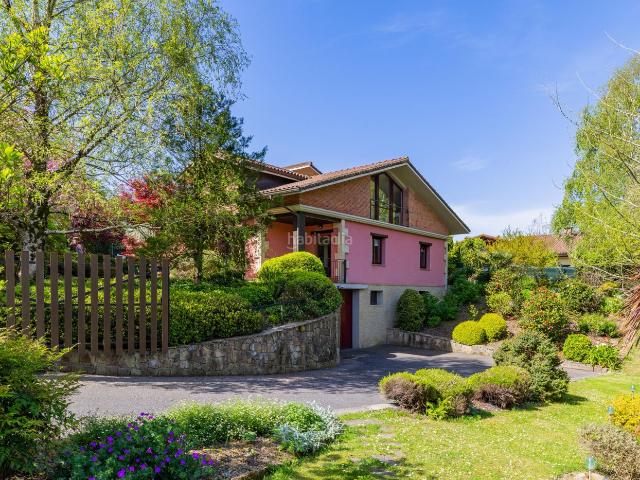 Casa en venta en Donostia San Sebastián, Miramon Zorroaga. Espectacular vivienda unifamiliar en venta en San Sebastián, en el Alto de Zorroaga. Casas Donostia San.