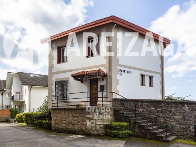 Casa en venta en Donostia San Sebastián, Miraconcha. Villa única en San Sebastián, ubicada en Paseo de la Fe y con las mejores vistas de la Bahía de la Concha. Casas Donostia San.