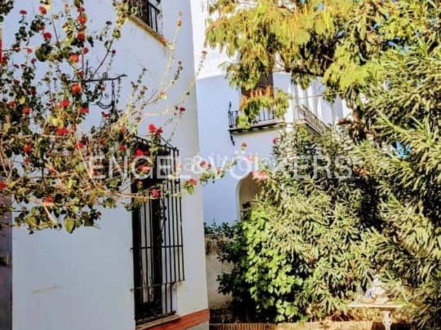 Casa en venta en Sevilla, Heliópolis. Una joya histórica para diseñar su residencia de lujo. Casas.