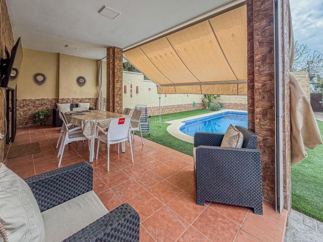 Casa en venta en Dos Hermanas, Arco Norte Avda España. MAGNÍFICA PARCELA EN URB. CASQUERO. Casas Dos.