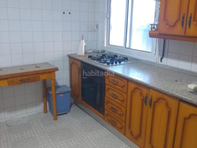 Casa en venta en Dos Hermanas, Centro Doña Mercedes. Casa de PLANTA BAJA en Dos Hermanas, zona Cristo de la Veracruz, consta de 3 dormitorios, salón, salita, baño completo y amplio pa. Casas Dos.
