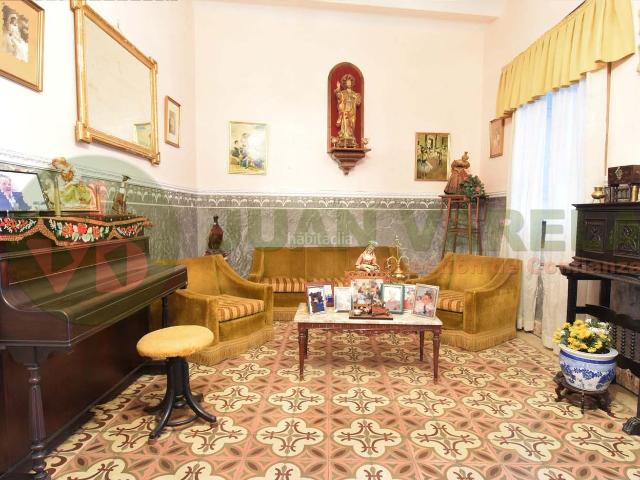 Casa en venta en Dos Hermanas, Centro Doña Mercedes. CASA SEÑORIAL EN EL CENTRO DE DOS HERMANAS. Casas Dos.