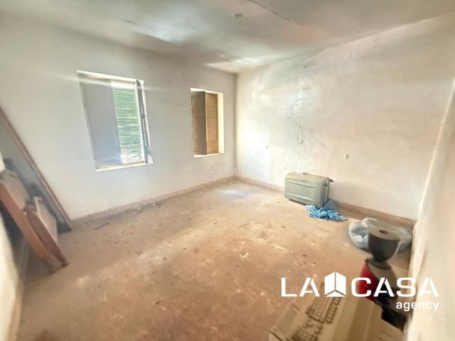 Casa en venta en Dos Hermanas, Centro Doña Mercedes. Gran oportunidad para reformar a tu gusto cerca del centro. Casas Dos.