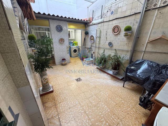 Casa en venta en Dos Hermanas, Centro Doña Mercedes. MAGNÍFICA CASA DE PLANTA BAJA EN PLENO CENTRO. Casas Dos.
