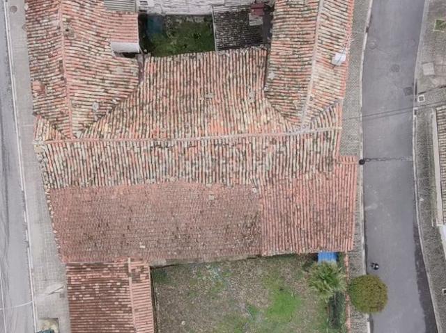 Casa en venta en Etxauri. Se vende en pleno centro de Etxauri dos fincas de ensueño para hacerte tu vivienda, con infinitas posibilidades. Sin cedula de ha. Casas.