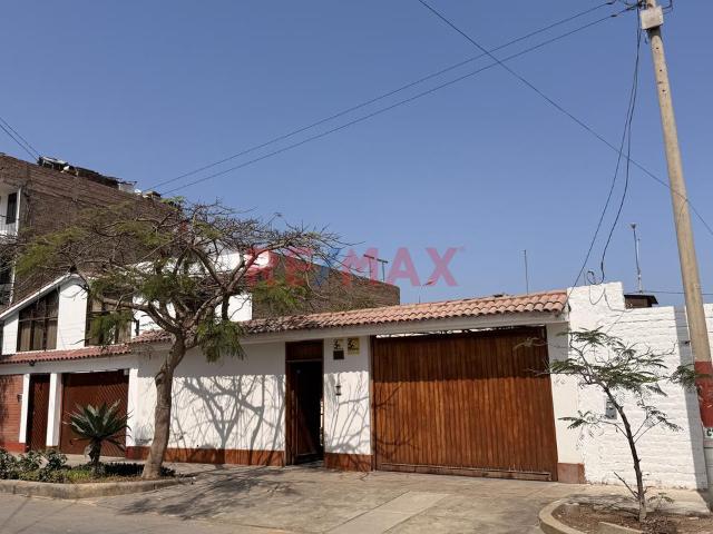 Casa En Venta En Excelente Ubicación 4 Dorm Alt Cdra 4 De Av Mcal Castilla Surco
