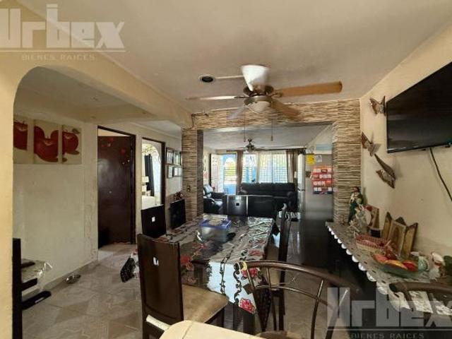 CASA EN VENTA EN EXCELENTE UBICACIÓN EN COLONIAL CAMPECHE
