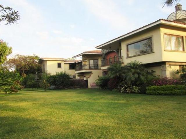Casa en venta en exclusivo fracc. con vigilancia. Residencial Sumiya