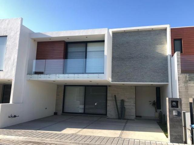 Casa en venta en exclusivo fraccionamiento de solo 62 casas MAYORCA PARK RESIDENCES AND CONDOS
