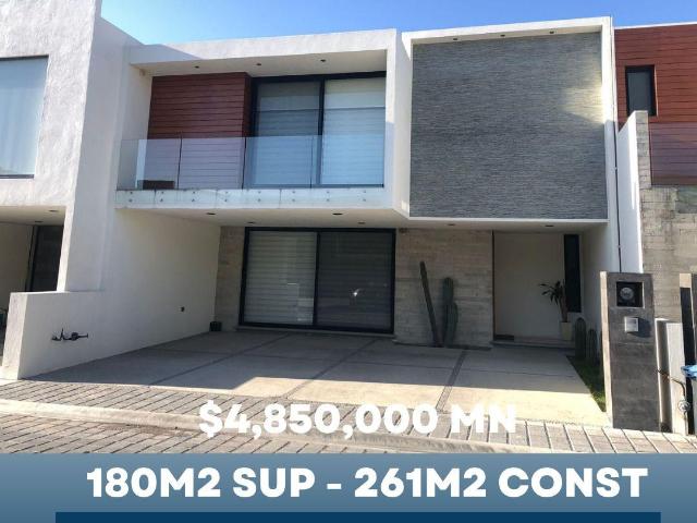 Casa en venta en exclusivo fraccionamiento de solo 62 casas MAYORCA PARK RESIDENCES AND CONDOS