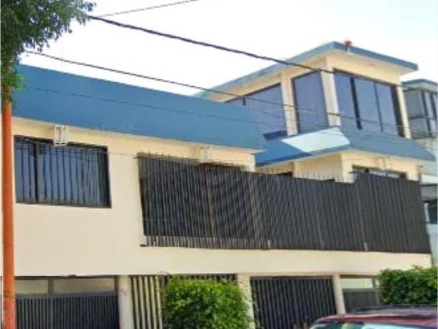 Casa en Venta en Ecatepec de Morelos: Ubicación Estratégica y Comodidades