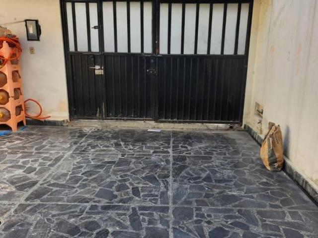 CASA EN VENTA EN ECATEPEC POR METRO MUZQUIZ