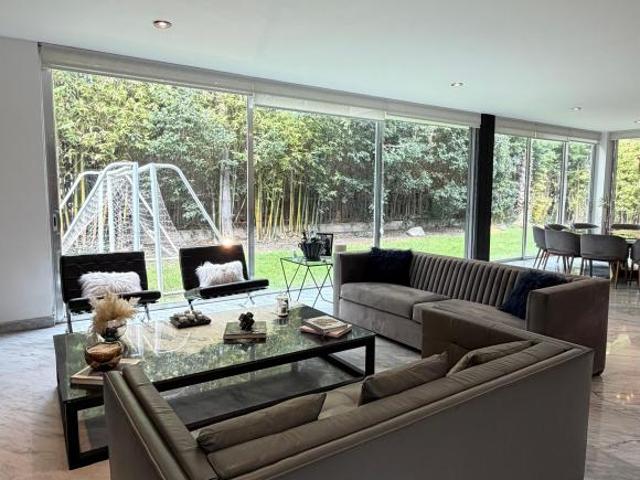 Casa en venta en El Campanario con 4 recámaras